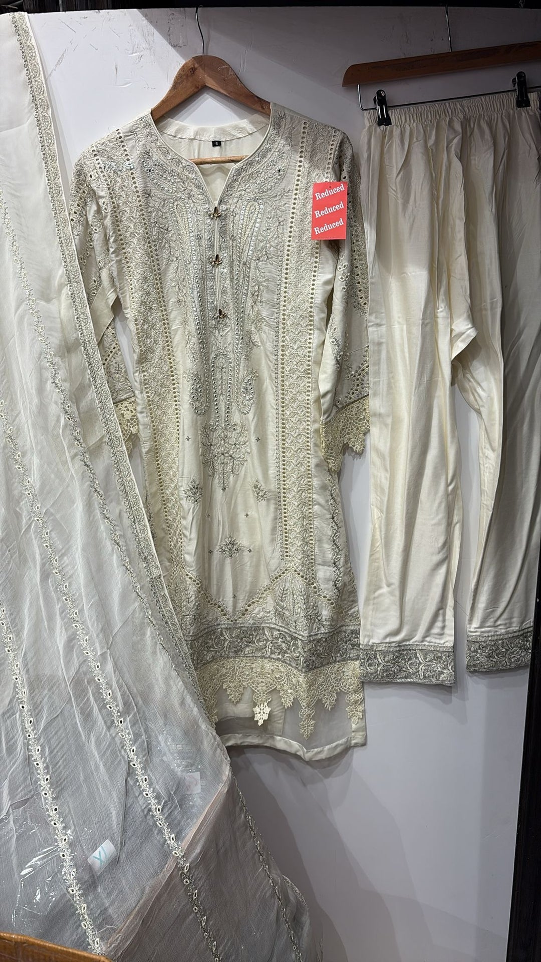 1153D - Ivory Embroidered Linen 3 Piece suit