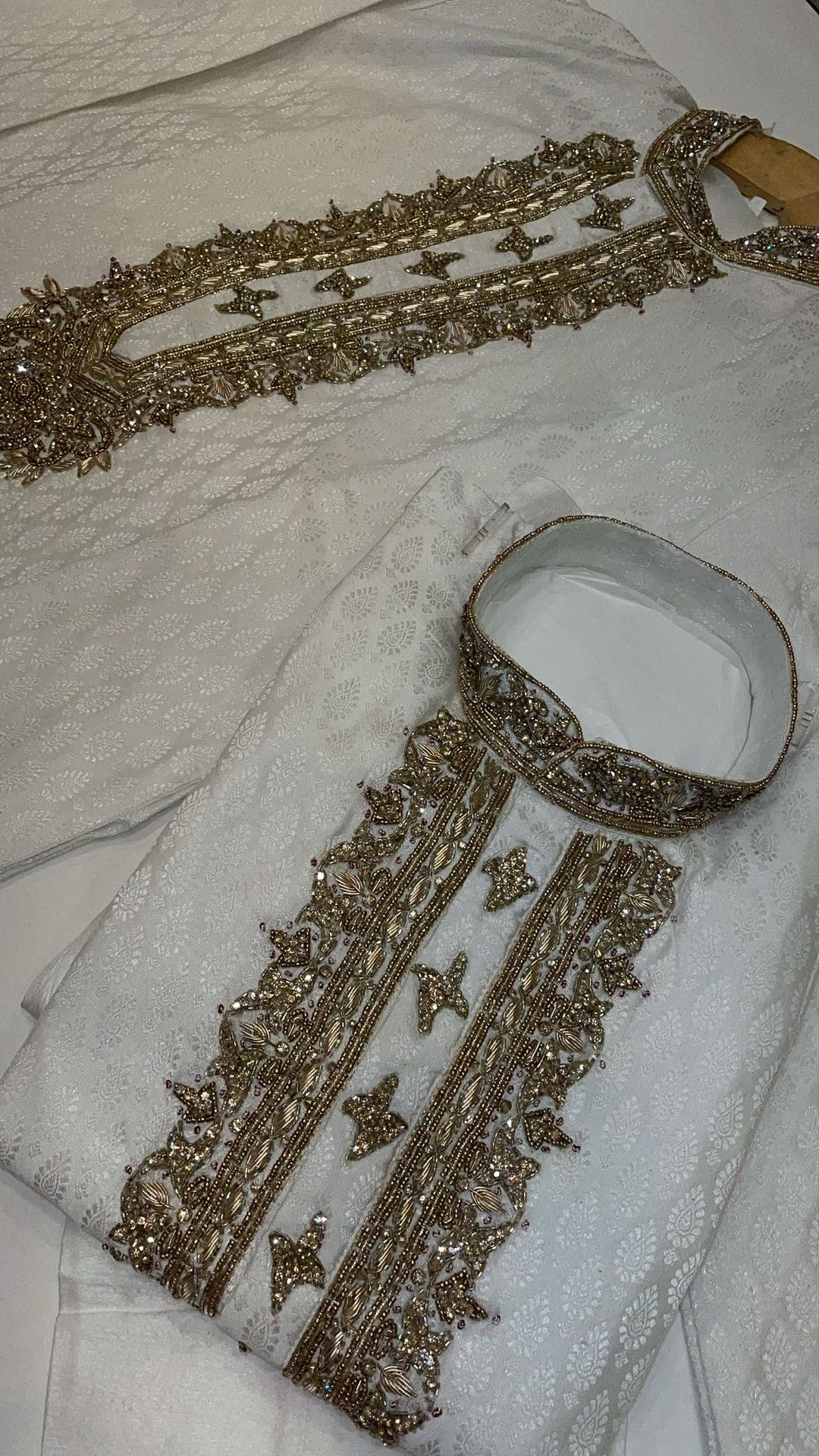 CM343 - MEN’S WHITE HAND EMBROIDERED SET